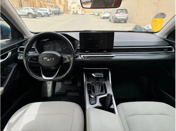 Car image 16