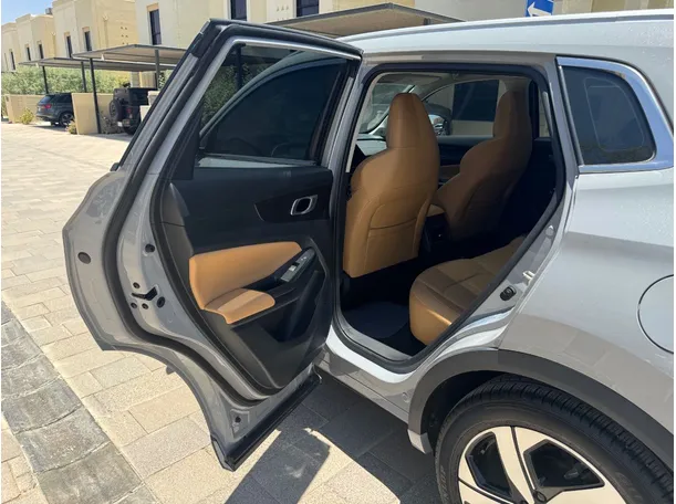 Car image 13