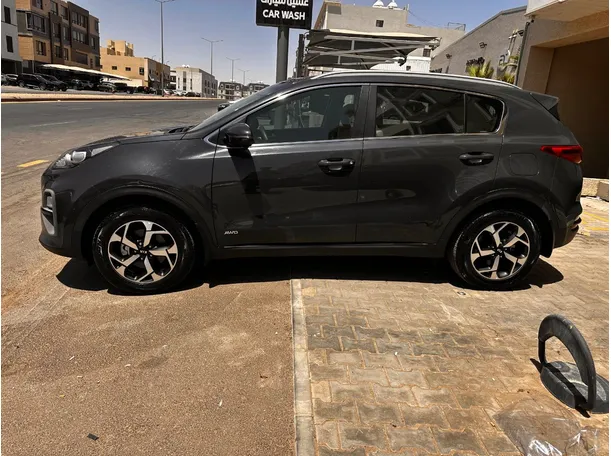 Car image 8