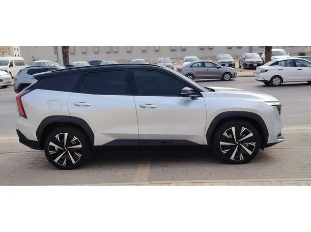 Car image 4