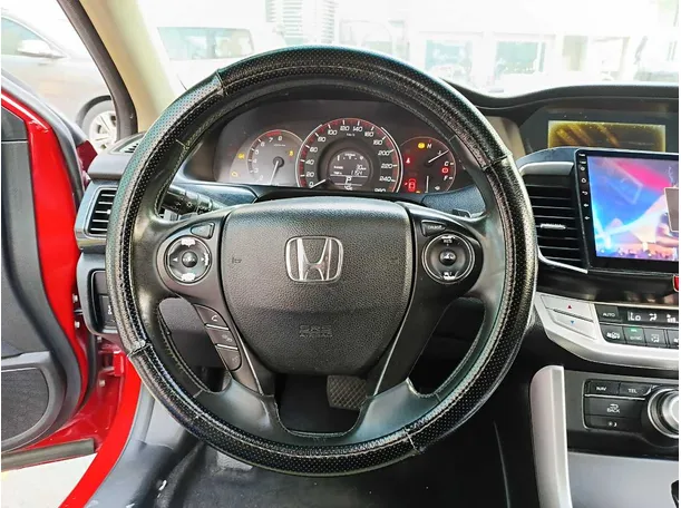 Car image 14