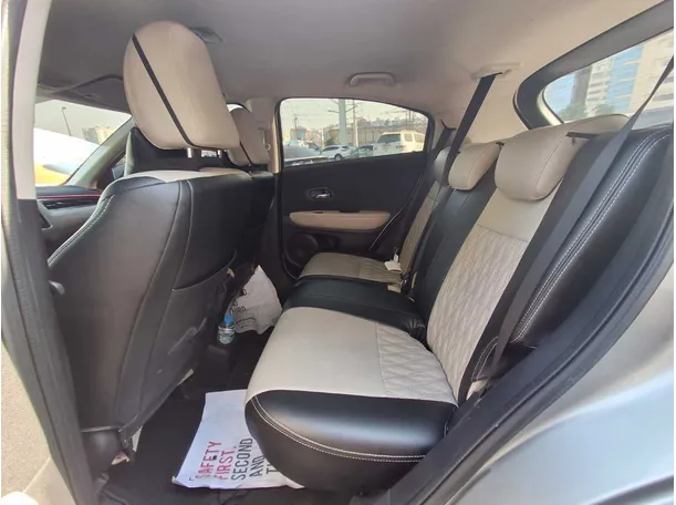 Car image 13