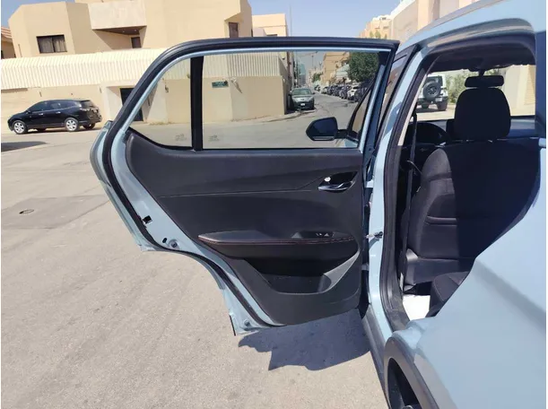 Car image 15