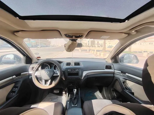 Car image 16