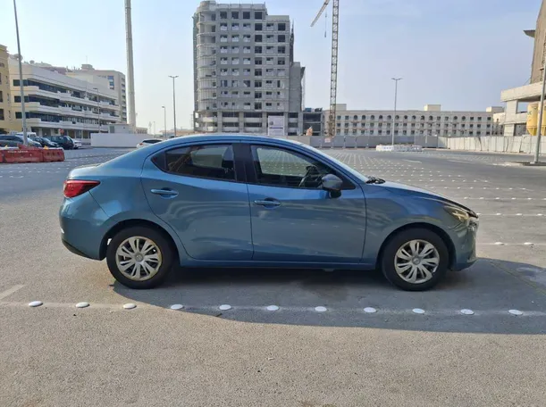 Car image 8