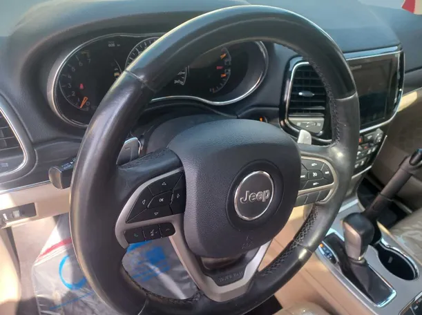 Car image 19