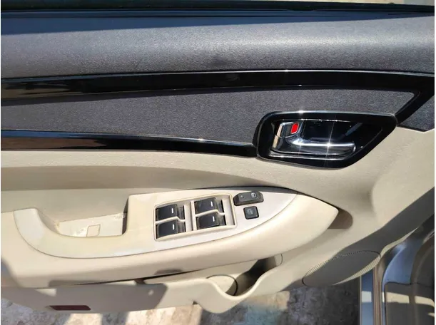 Car image 28