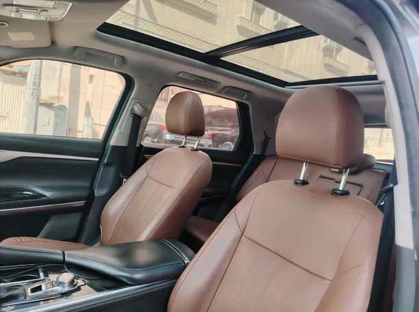 Car image 15