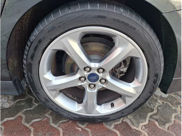 Car image 9