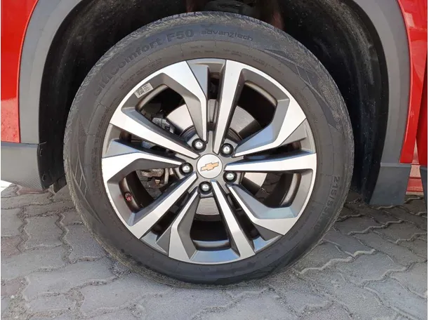 Car image 9