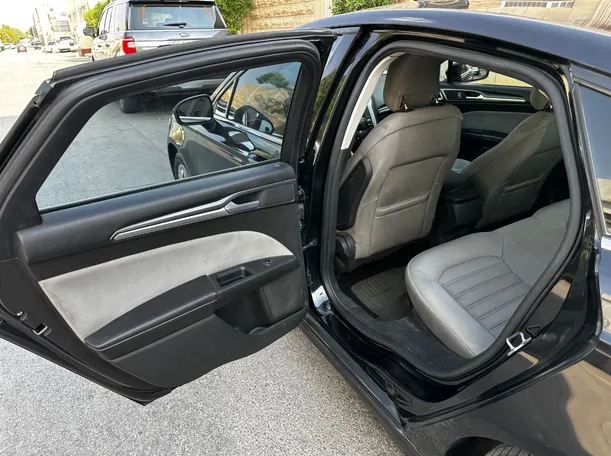Car image 13
