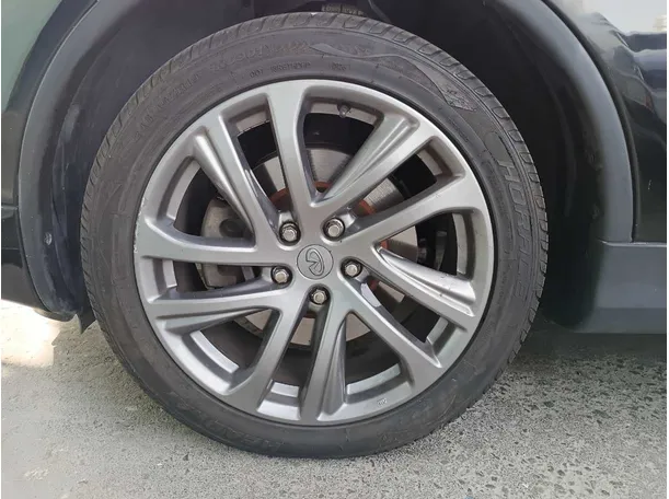 Car image 9