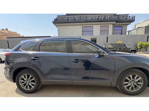 Car image 4