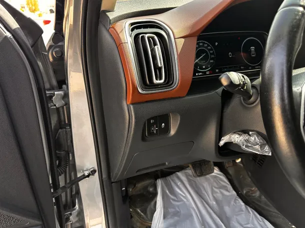 Car image 23