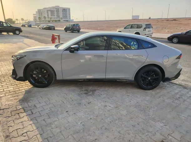 Car image 8
