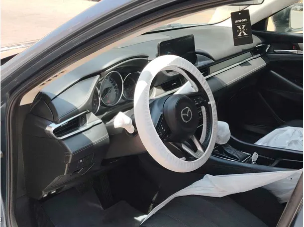 Car image 12