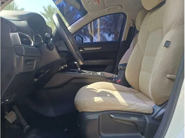 Car image 12