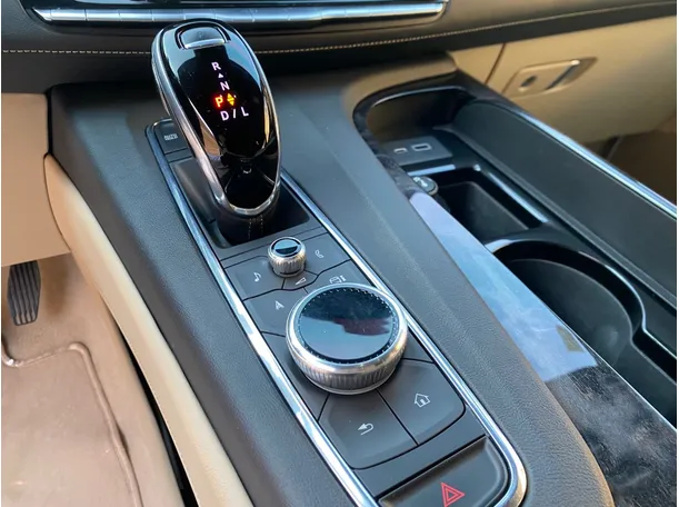 Car image 16