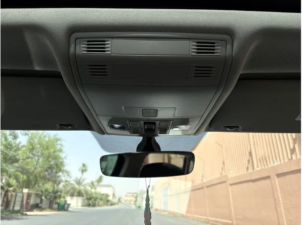 Car image 28