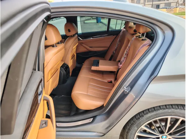Car image 15
