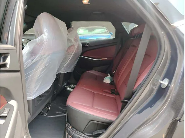 Car image 18