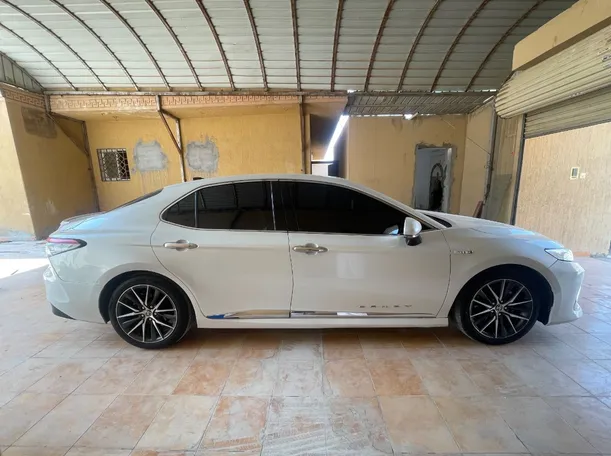 Car image 4