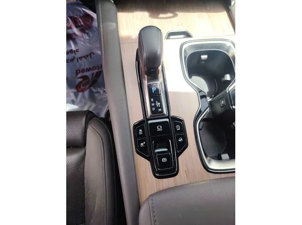 Car image 19