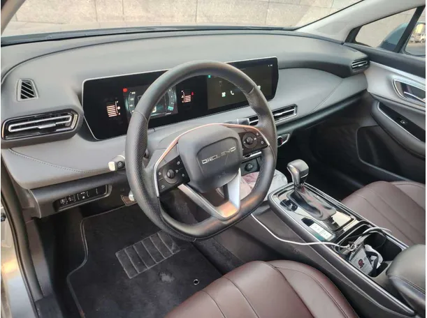 Car image 13