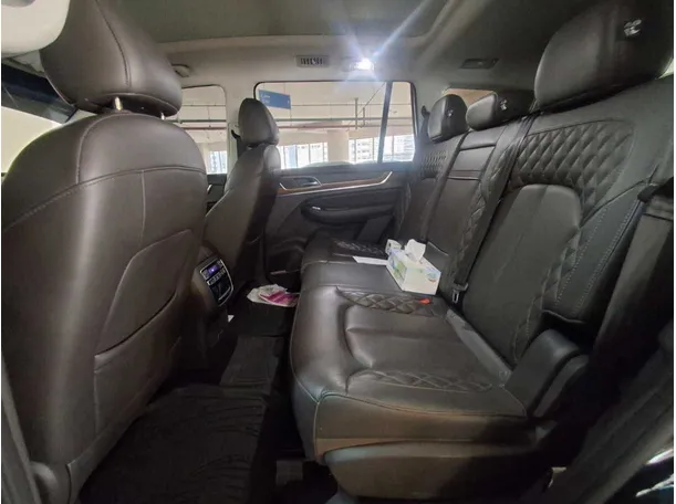 Car image 13