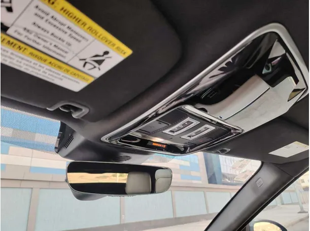 Car image 32