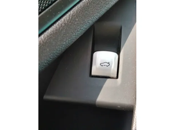 Car image 34