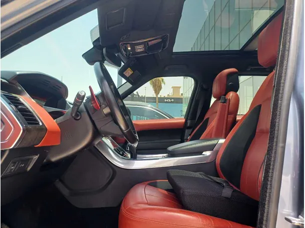 Car image 11