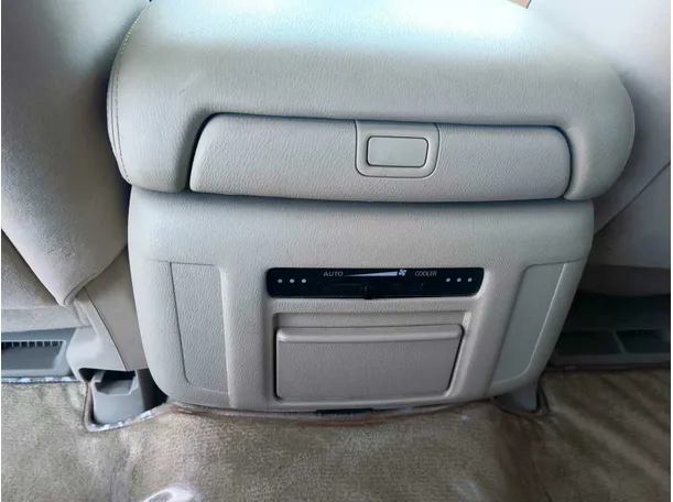 Car image 33