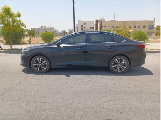 Car image 8