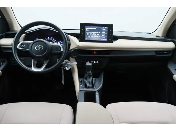 Car image 14