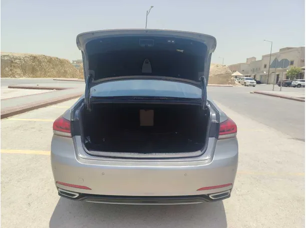 Car image 25