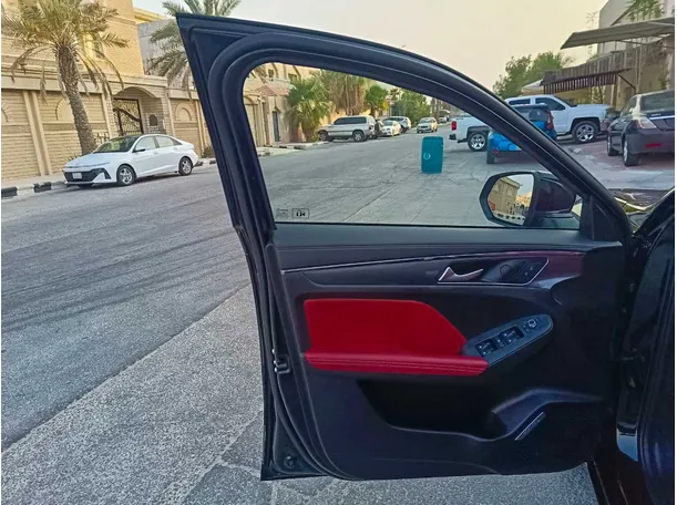 Car image 11
