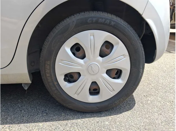 Car image 5