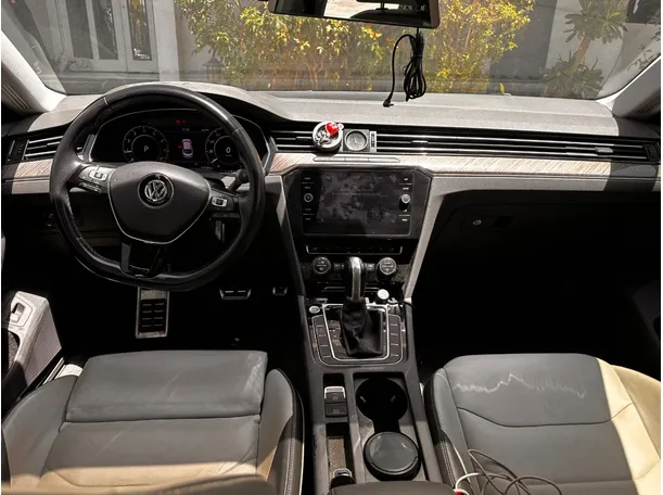 Car image 16