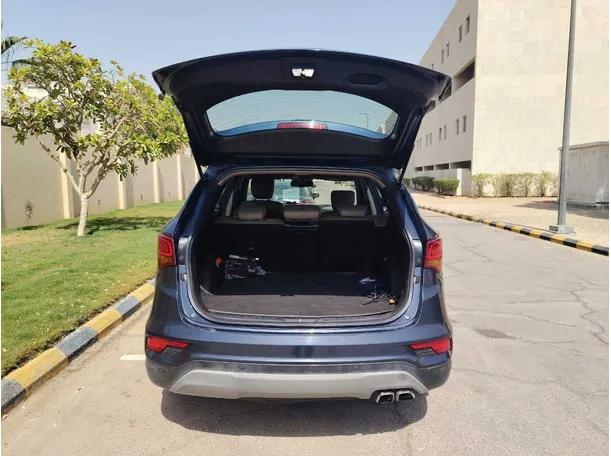 Car image 24
