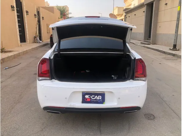 Car image 19