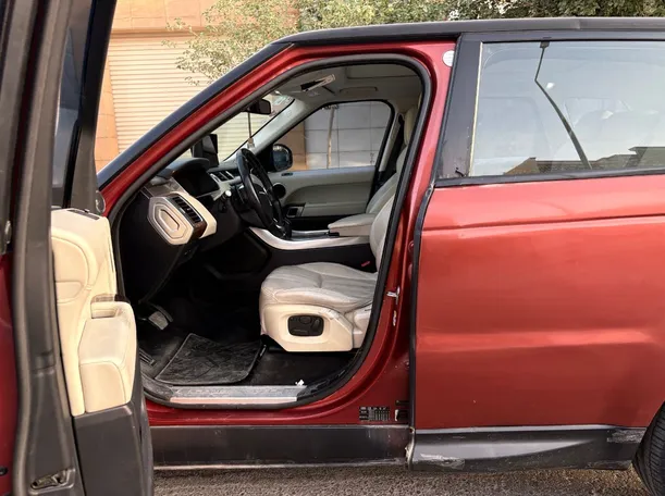 Car image 11