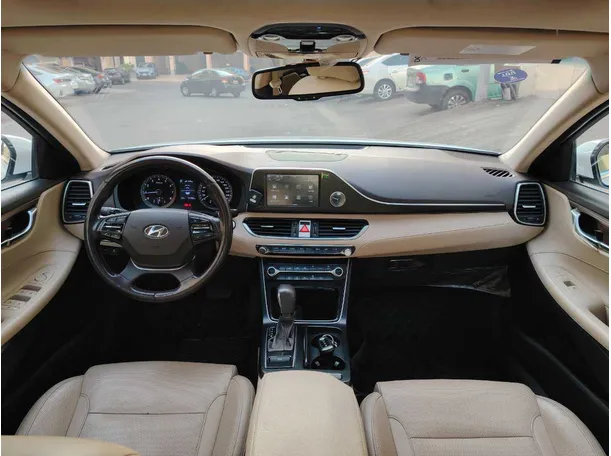 Car image 19