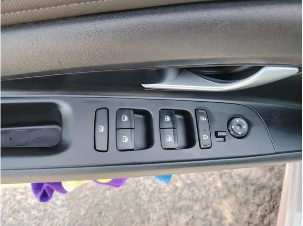 Car image 38