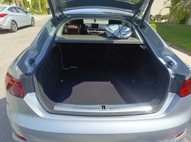 Car image 28