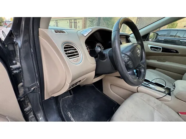 Car image 26
