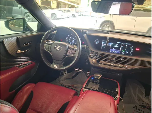 Car image 14