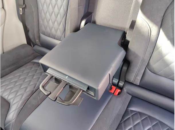 Car image 26