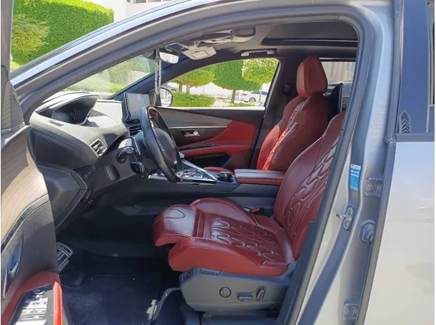 Car image 12