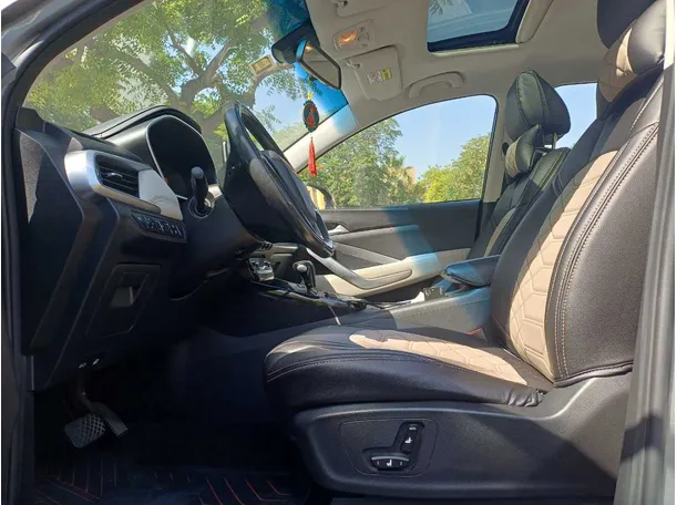 Car image 12